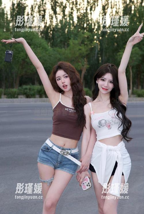 Son Ye Eun的可爱图集分享：Loozy风格的图书管理员女孩魅力
